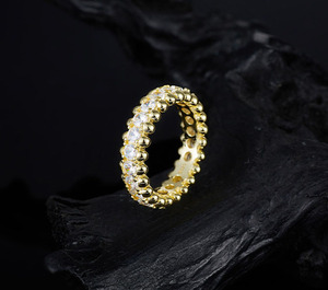 Artículo Viral de Moda: Anillo de Plata de Ley S925 con Cuentas de Moissanita en Círculo Completo para Mujer, Anillo de Dedo de Lujo Apilable de Dos Tonos - Product Image 5