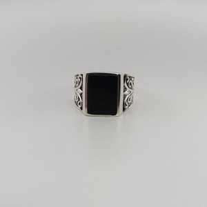 แหวนเงินแท้ 925 ประดับออนิกซ์ทรงคลาสสิกสำหรับผู้หญิงและทุกเพศ เหมาะสำหรับงานแต่งงานและงานปาร์ตี้ พร้อมบริการสลักโลโก้ตามสั่ง - Product Image 1