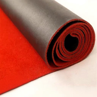 Roter Maschinengefertigter Polyester-Teppichläufer Dekorativer Laufsteg-Teppich für Hochzeiten Events Innen- und Außenbereich Partys Rutschfeste Gummiunterlage
