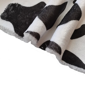 100% Polyester collé Sherpa polaire vêtements de nuit <span class=keywords><strong>noir</strong></span> <span class=keywords><strong>blanc</strong></span> <span class=keywords><strong>vache</strong></span> conception <span class=keywords><strong>noir</strong></span> <span class=keywords><strong>blanc</strong></span> flanelle laminé <span class=keywords><strong>tissu</strong></span> doublure <span class=keywords><strong>tissu</strong></span> fournisseur - Product Image 1