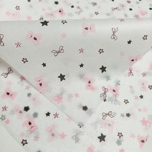 Carta da Regalo Moderna e Lussuosa Riciclabile con Stelle Rosa, Orsetti e Palle di Neve, Creativa e Culturale, per Calzini, 100% Polpa di Legno - Product Image 1