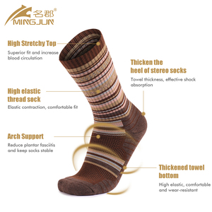 Bas prix Soins de la peau Offre Spéciale Logo personnalisé Chaussettes de <span class=keywords><strong>ski</strong></span> unisexe chaudes et foncées de couleur Randonnée Hiver en laine mérinos épaisse - Product Image 3