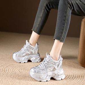 Bottes d'hiver pour femme à semelle épaisse, blanches, thermiques, en fourrure, à talon plat élastique, tendance, sportives, décontractées, avec semelle extérieure en caoutchouc et doublure en peau de mouton - Product Image 2