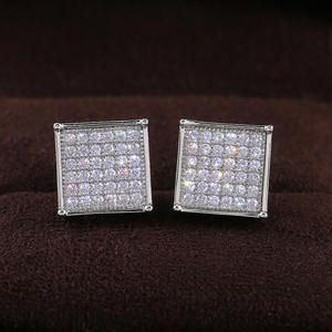Boucles d'oreilles clous en or blanc E641, carrées, avec micro-incrustations de strass en cristal, bijoux classiques pour femme, à porter au quotidien - Product Image 5