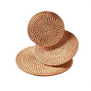 Sous-verres en bambou naturel et en rotin, faits à la main, durables, pour la décoration de la maison, fabriqués au Vietnam - Product Image 1