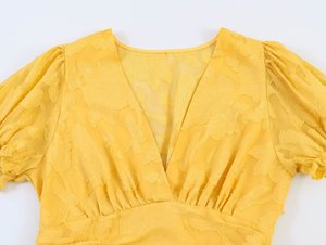Vestido Midi Personalizado 2026 para Mujer con Cuello en V y Mangas Abullonadas, Vestido de Verano con Cintura Ajustada y Capas Fluidas, OEM/ODM por Fábrica China - Product Image 3
