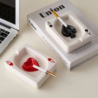 Joli cendrier personnalisé figure casino pub ktv polyrésine londres mobile blanc rouge luxe cendrier poker cendrier