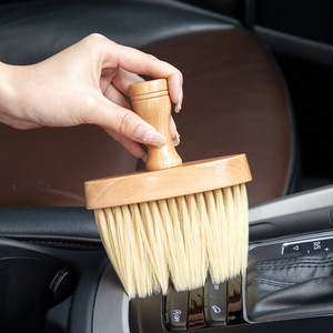 Cepillo para polvo de coche, cerdas suaves de madera maciza para limpieza interior, herramienta de limpieza automotriz - Product Image 1