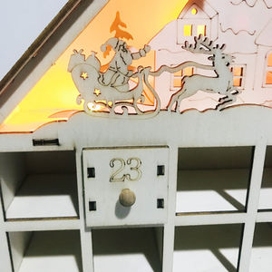 <span class=keywords><strong>Calendrier</strong></span> <span class=keywords><strong>de</strong></span> <span class=keywords><strong>l</strong></span>'<span class=keywords><strong>Avent</strong></span> 2025 Nouvelle Tendance 24 Tiroirs Lumière LED <span class=keywords><strong>Bois</strong></span> Découpé au Laser <span class=keywords><strong>Calendrier</strong></span> <span class=keywords><strong>de</strong></span> <span class=keywords><strong>l</strong></span>'<span class=keywords><strong>Avent</strong></span> avec <span class=keywords><strong>Village</strong></span> Maison dans les Arbres - Product Image 2