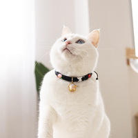 Colliers confortables pour animaux de compagnie de style japonais, design rayé mignon, clochettes, accessoires réglables pour chats et chiens, fabriqués en Chine, autres