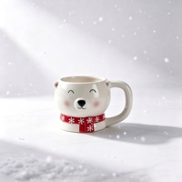 Tirelire en céramique mignonne en forme d'ours polaire avec écharpe à flocons de neige rouges, décoration de bureau festive pour cadeau de Noël