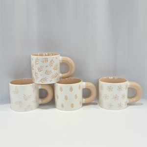 Taza de Cerámica Rosa Claro con Asa Grande, Estilo Navideño, Diseño de Ciervo de Nieve, Ecológica, Apta para Lavavajillas, Directo de Fábrica - Product Image 1