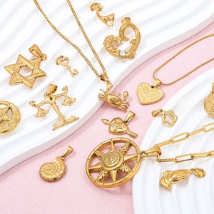 Ciondolo Trendy in Acciaio Inossidabile Placcato Oro 18k PVD, Design Conchiglia, Stella Ottagonale, Angelo, Bilancia per Collane di Gioielli alla Moda - Product Image 6