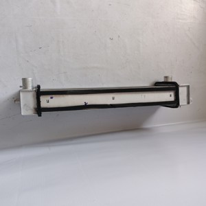 Yüksek kaliteli soğutucu su tankı radyatör Komatsu PC138US 22B-03-13110 ekskavatör radyatörü