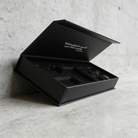 Boîtes en papier magnétique noires avec logo personnalisé pour une image de marque luxueuse et une présentation de produits sophistiquée