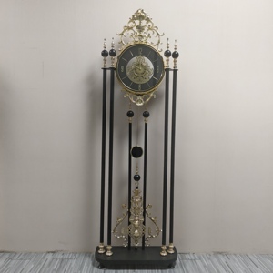 Reloj de pie de lujo de metal dorado, estilo retro europeo, con péndulo hueco, para sala de estar o villa. - Product Image 1