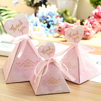 Hot Selling Schöne Rosa Dreieck Bevorzugung Candy Boxes Hochzeits boxen Geschenk box Mit Band Und Tag