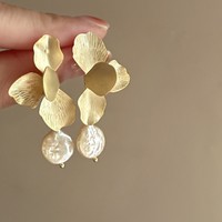 Anting-anting kupu-kupu bunga pita emas 18K baru, anting-anting bunga daisy yang indah untuk wanita, hadiah
