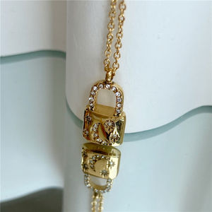 नए फैशनेबल कान की बाली जिक्रोन प्रशस्त ताला हार और कान की बाली शरद ऋतु सर्दियों के गहने 18K पीवीडी सोना मढ़वाया लक्जरी कान की बाली महिलाओं के एन/एक - Product Image 2