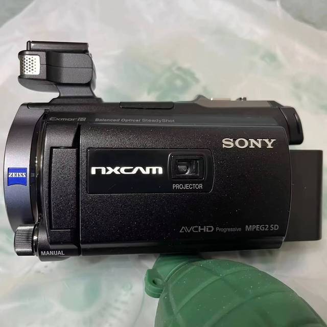 HXR-NX30C 10X Zoom Full HD Professional Digital Camcorder with Night Shooting Function and CMOS Sensor at Discount Price