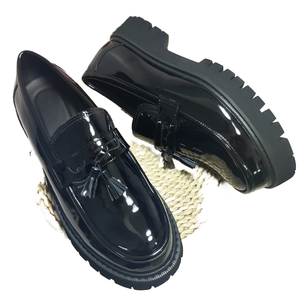<span class=keywords><strong>Scarpe</strong></span> eleganti da <span class=keywords><strong>uomo</strong></span> spesse nappe Sole nero bianco Slip-On per le belle <span class=keywords><strong>scarpe</strong></span> da sposa di classe per gli uomini - Product Image 1