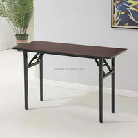 Table à manger rectangulaire pliante en contreplaqué ignifuge avec structure en acier moderne pour hôtels et événements en plein air (vente en gros)