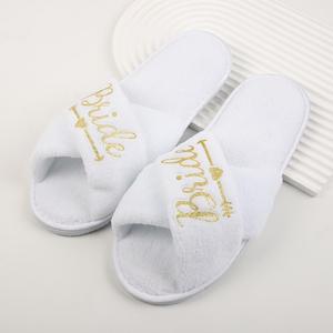 Chinelos Descartáveis para Noivas e Damas de Honra com Bordado para Casamento, Chinelos de Fleece Coral com Ponta Aberta - Product Image 5