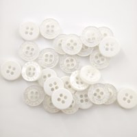 Kancing Resin Bulat 4 Lubang dengan Logo Ukiran Kustom Pabrik, Kancing Resin Embos 18L 20L untuk Kemeja & Kemeja Polo