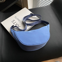 Sac à bandoulière décontracté en nylon souple personnalisé pour croissant de lune sacs à bandoulière pour femmes sac à bandoulière croisé en croissant à la mode pour femmes