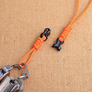 Clip porte-clés en plastique à dégagement rapide personnalisé en usine, avec cordon tressé de marque pour lampe tactique et accessoires de chasse - Product Image 2