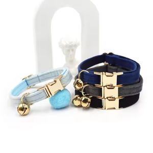 2025 럭셔리 벨벳 고양이 칼라 단단한 개 가죽 끈 개인 조정 가능한 애완 동물 액세서리 현대 만든 폴리 에스테르 가죽 나일론 소재 - Product Image 5