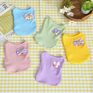 Chaleco para mascotas para gatos y perros, diseño de verano con patrón de gofres, color macaron, diseño lindo con lazo y decoración de conejito. - Product Image 1