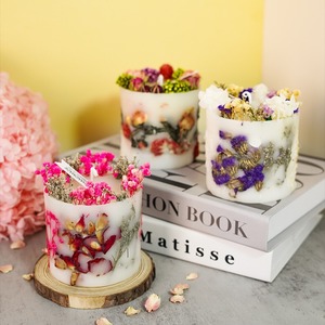 Candele Artigianali in Cera di Soia con Fiori Secchi, Decorative per Matrimoni e Capodanno, Ornamenti Regalo, Fragranza Romantica, Aromaterapia, Combustione Pulita - Product Image 1