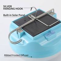 Lanterne solaire LED de camping avec crochet de suspension, panneau intégré, diffuseur côtelé givré, portable pour usage extérieur et jardin, indice de protection IP65, urgence