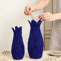 Vas Keramik Redeco Berlapis Flock dengan Relief Gaya Nordik, Pot Bunga Embos untuk Bunga Kering Pussy Willow, Dekorasi Pernikahan