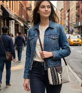 Sac bandoulière de luxe à motif géométrique avec rabat en cuir PU, étanche et antivol, capacité compacte, prix du marché disponible - Product Image 2