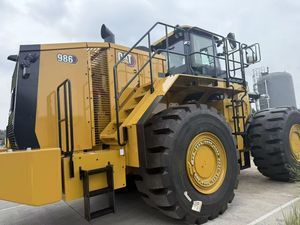 รถตักล้อยางแคตเตอร์พิลลาร์ Cat 986 สำหรับงานหนัก งานเหมือง งานก่อสร้าง ใช้เครื่องยนต์ Cat C15 กำลังสูง บรรทุกหินได้ปริมาณมาก รถตักหน้าขุด - Product Image 4