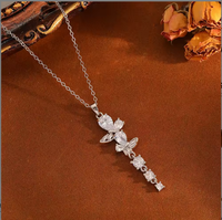 Collier pendentif papillon Gaovo en acier inoxydable plaqué or 18 carats avec chaîne longue et zircon cubique, bijou de mode quotidien pour femme, cadeau