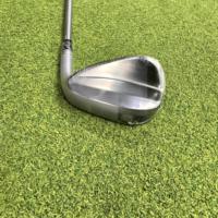 Wedge de golf de compétition à rainures profondes découpées par CNC, tête forgée stable à rotation élevée, shaft personnalisé, grip en caoutchouc, wedge de sable pour joueurs professionnels