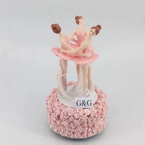 Nouveau cadeau de vacances créatif Rose Pink Ballet Girl Three Sisters Boîte à musique rotative en résine - Product Image 2