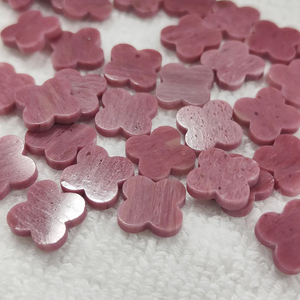 Pierres précieuses roses naturelles, quartz rose, taille plate, trèfle à quatre feuilles, pour la création de bijoux - Product Image 1