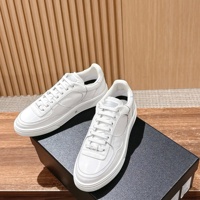 Sneakers en cuir pour femmes de style designer haut de gamme, chaussures décontractées de luxe de haute qualité, disponibles en noir et blanc