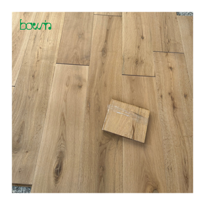 Plancher en bois <span class=keywords><strong>massif</strong></span> de chêne blanc européen, brossé, finition UV, pour intérieur, idéal pour salon - Product Image 1