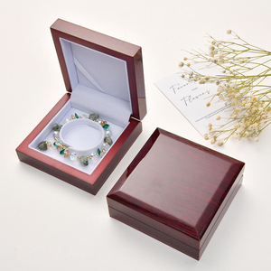 Caja de Joyería de Madera de Cerezo Hecha a Mano, Personalizada, Económica, de Alto Brillo, para Anillos, Aretes y Collares - Product Image 4