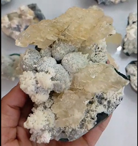 La Mejor Colección de Calcita con Heulandita, Especímenes Minerales para Exhibición de Cristales y Decoración de Coleccionistas - Product Image 1