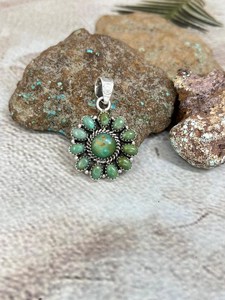 Colgante de Turquesa Kingman Hecho a Mano en Plata de Ley, Joyería Artesanal del Suroeste de Nizhoni, Regalo - Product Image 6