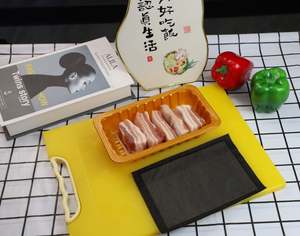 Bandeja de Plástico RUNFU CZRF Personalizada, de Alta Absorbencia, Ecológica y de Grado Alimenticio para Empacar y Envasar Carne de Res y Pollo Congelada - Product Image 3