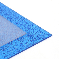 Fabricant chinois Starshine Feuilles de plastique transparent gaufré au diamant avec revêtement UV écologique pour panneaux en polycarbonate pour serre