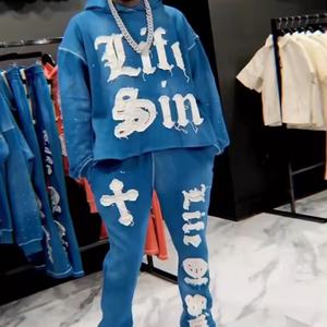 Conjunto de chándal de felpa para hombre con lavado ácido y efecto desgastado por el sol, con apliques, parches, bordados y pedrería, sudadera con capucha y pantalones de chándal con dobladillo sin rematar - Product Image 2