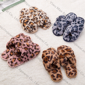 Pantoufles Concha pelucheuses pour la maison personnalisé pour dames hiver floue maison <span class=keywords><strong>fourrure</strong></span> léopard fantaisie mode pantoufles en <span class=keywords><strong>fourrure</strong></span> pour femmes - Product Image 2